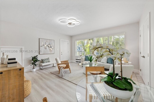 Building Photo - 2420 Flamingo Dr