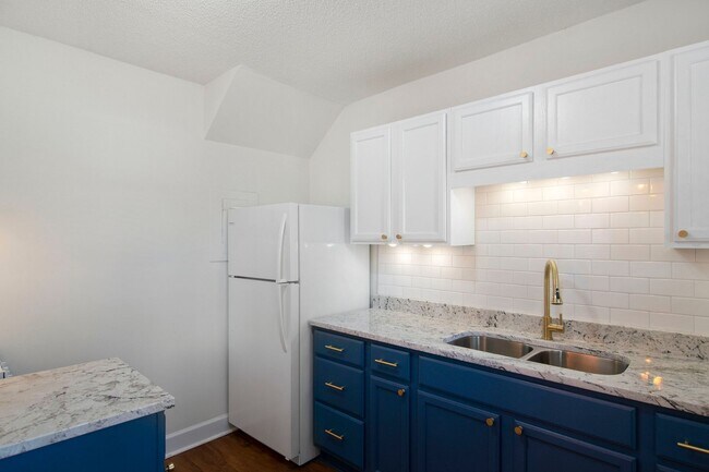 Foto del edificio - Spacious 1 Bedroom Duplex in Trinity Park,...