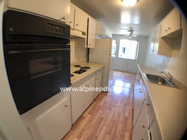 Building Photo - Duplex in Beaverton