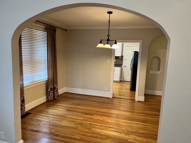 Dining Room - 7365 Tulane Ave