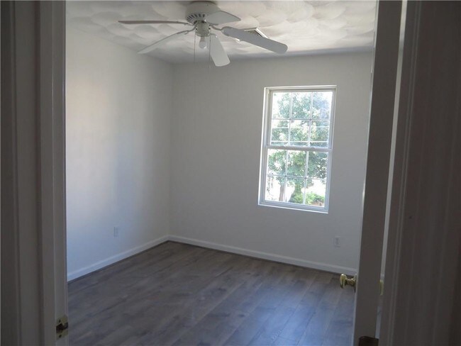 Building Photo - 33 Cypress St