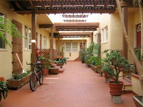 Building Photo - 1716 University Ave