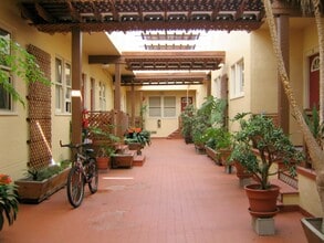 Building Photo - 1716 University Ave