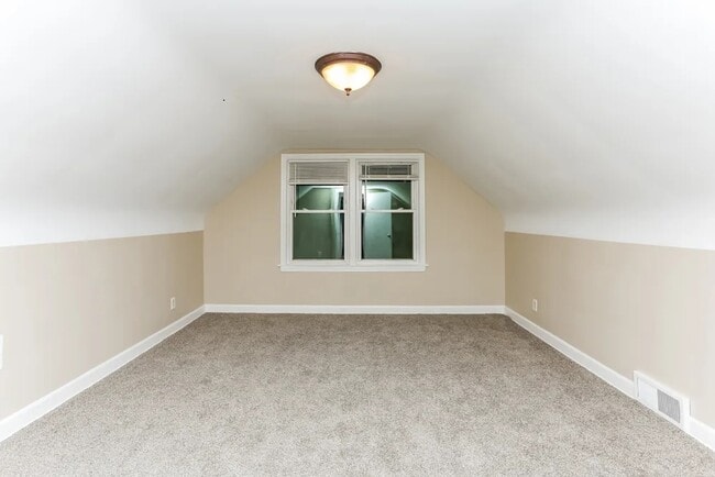 Building Photo - 9900 S Bell Ave