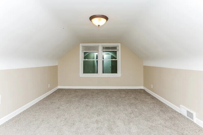 Foto del edificio - 9900 S Bell Ave