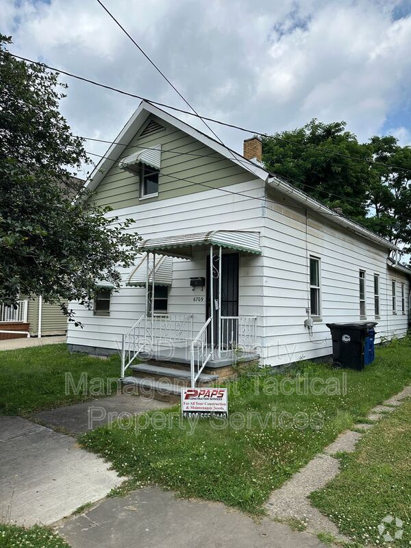 Building Photo - 6709 Fullerton Ave