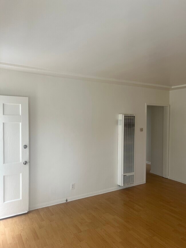 Foto del edificio - 511 N La Brea Ave