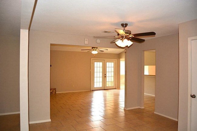 Building Photo - 3122 Brookdale Dr