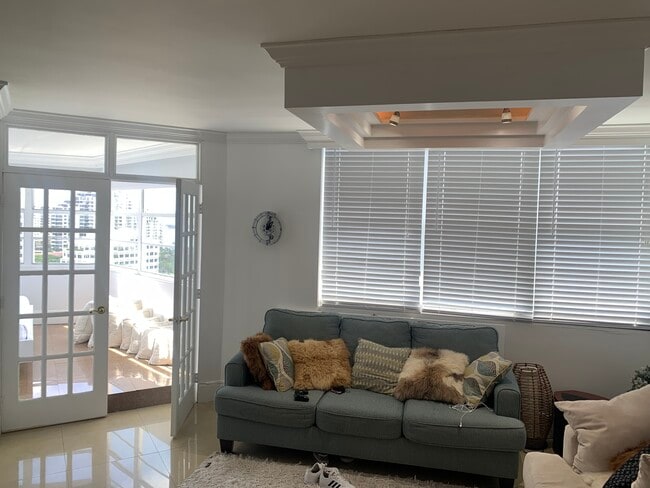 Building Photo - 801 Brickell Bay Dr