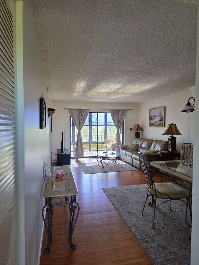 Building Photo - Condo For Rent in Tarpon Point