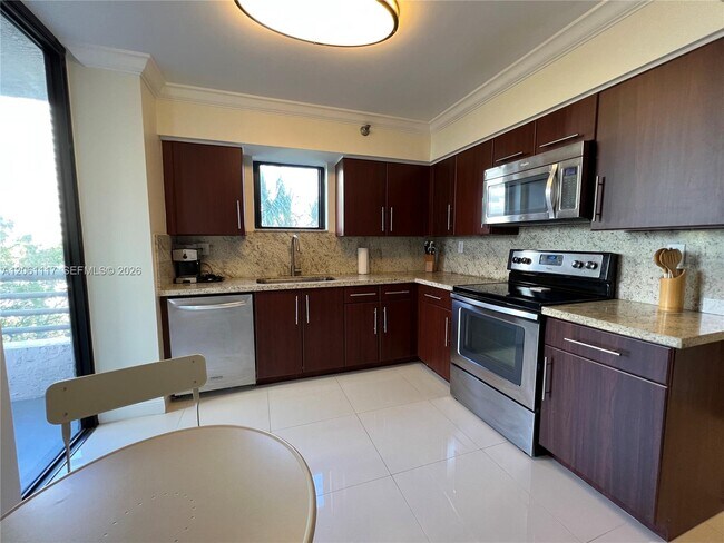Foto del edificio - 3300 NE 191st St