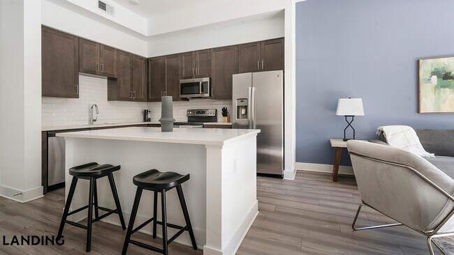 Foto del edificio - 2250 McGregor Blvd