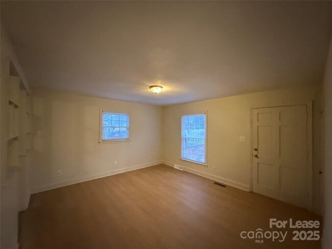 Foto del edificio - 4409 Brooktree Dr