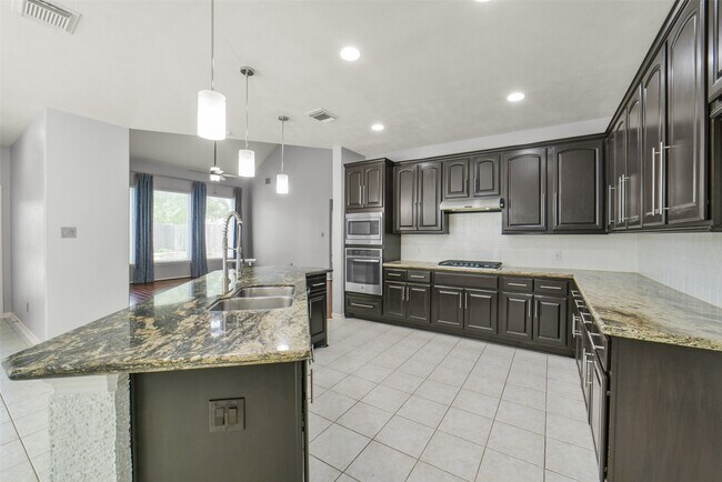 Foto del edificio - 402 Sterling Heights Ln
