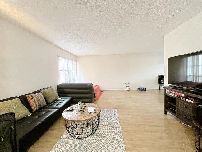 Foto del edificio - 2811 SW Archer Rd