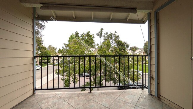 Foto del edificio - Highly Updated 2-Bedroom Condo in Prime Mi...