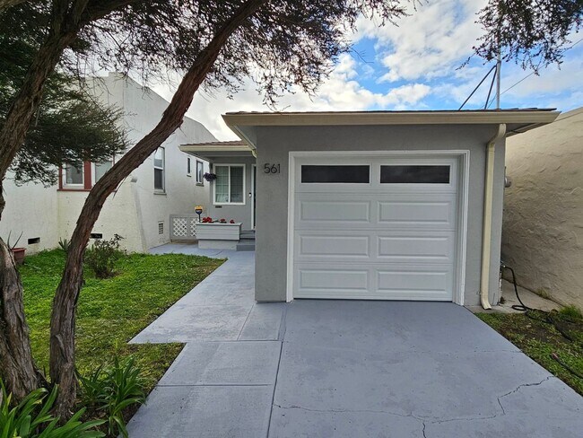 Building Photo - Charming Home In NE Richmond!