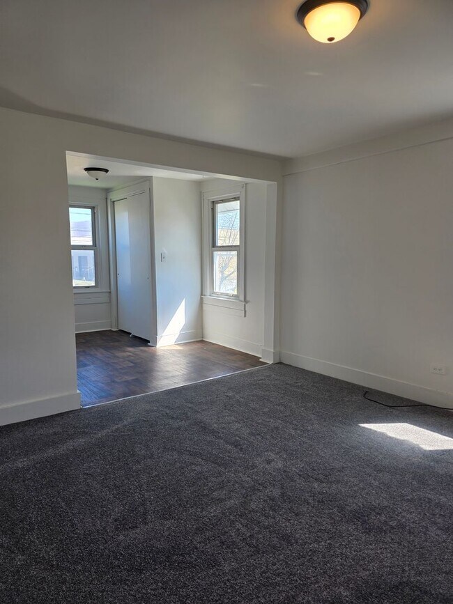 Foto del edificio - 397 Upper Oakwood Ave