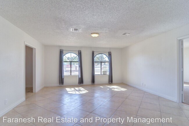 Building Photo - 3 br, 2.5 bath House - 7640 Spencer St