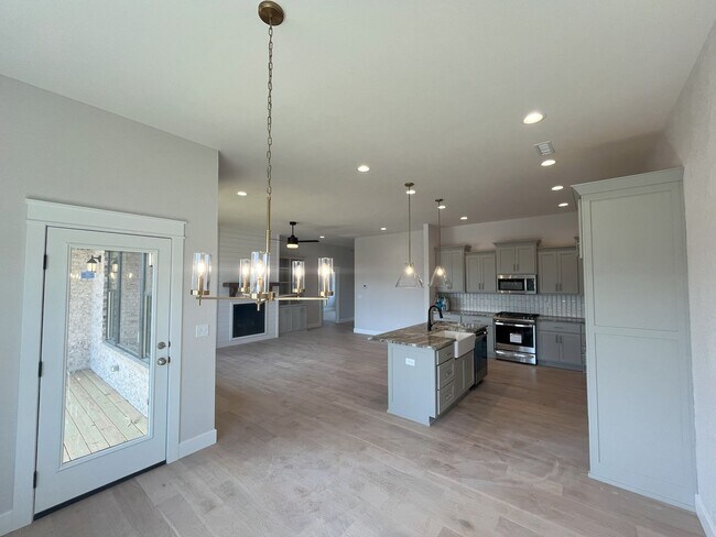 Foto del edificio - Beautiful BRAND-NEW 4 bedroom, 2 bath home...