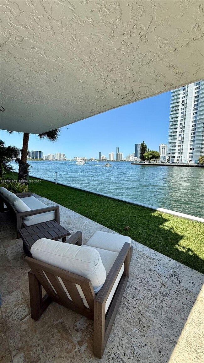 Foto del edificio - 4000 NE 170th St