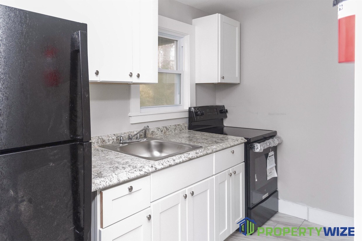 Foto principal - 5821 Royal Oak Ave