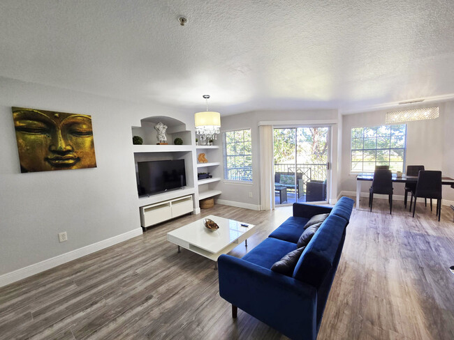 Living Room - 7340 Westpointe Blvd
