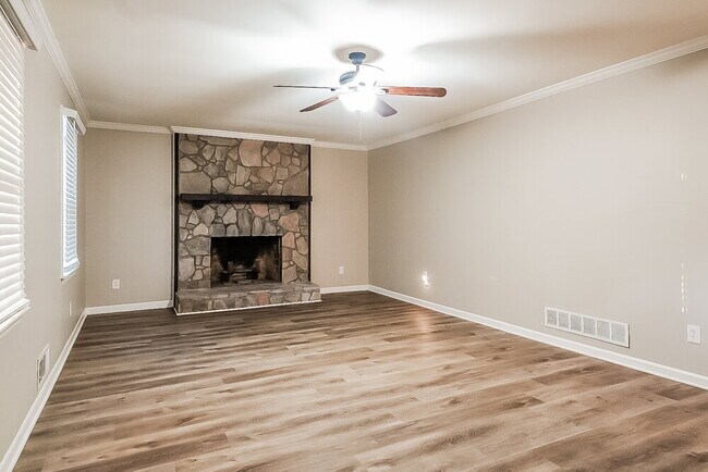 Building Photo - 361 Teague Dr NW