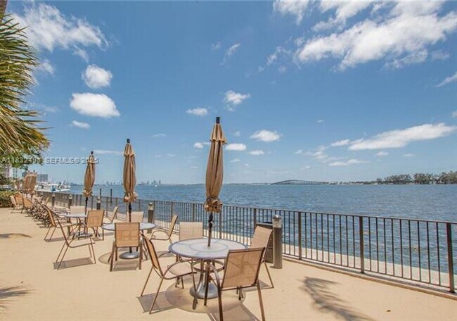 Building Photo - 2333 Brickell Ave