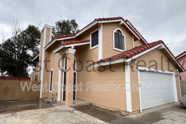 Photo - 1847 S Raintree Pl House