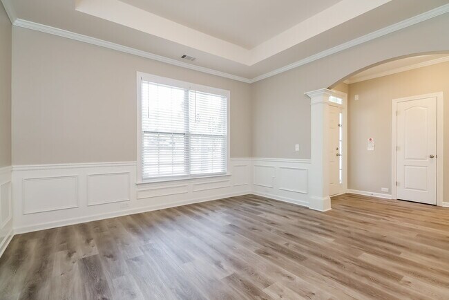 Building Photo - 332 Southgate Dr