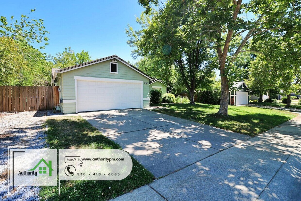 Primary Photo - 2151 Hemingway St - Vaulted Ceilings | Kit...