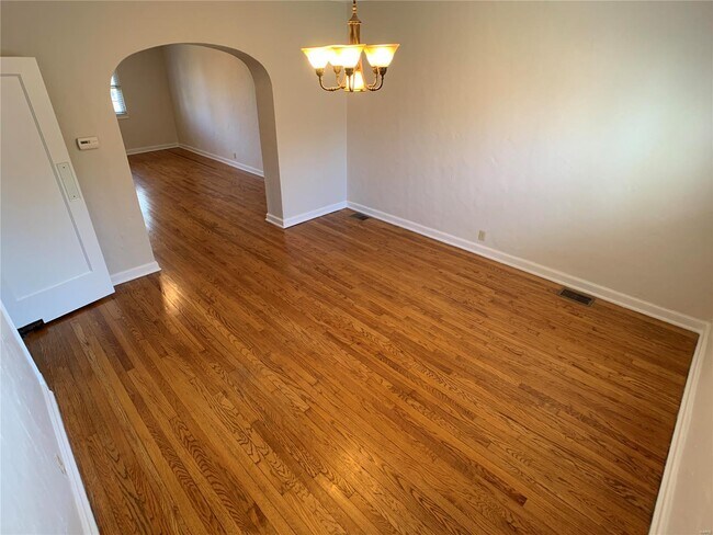 Building Photo - 8008 Orlando Dr
