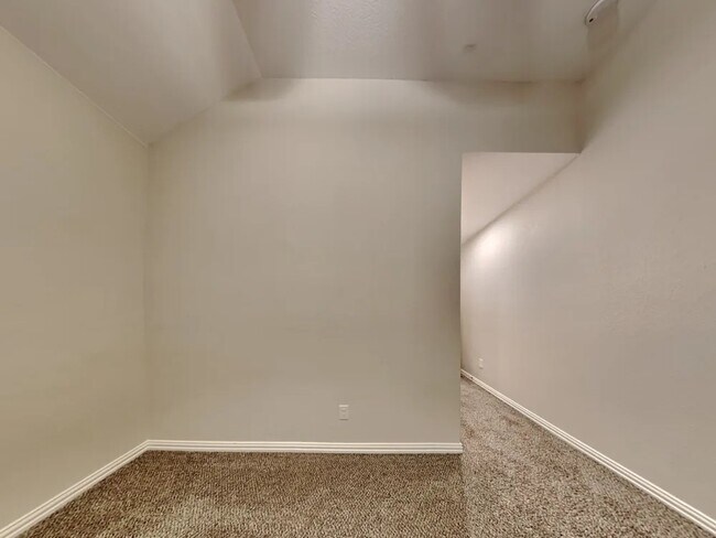 Foto del edificio - 14914 Blakely Wy