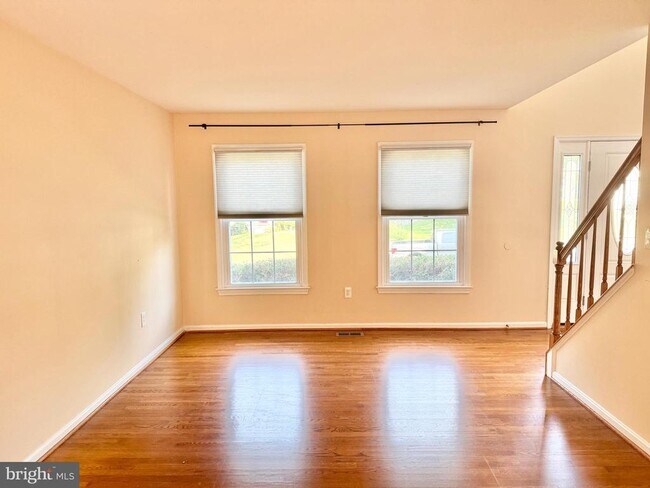 Foto del edificio - 79 Spring Lake Dr