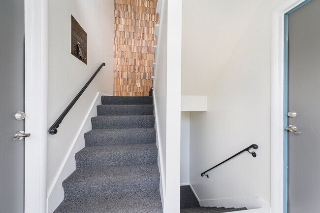 Foto del edificio - 1 Month Free, newly renovated Overland Par...