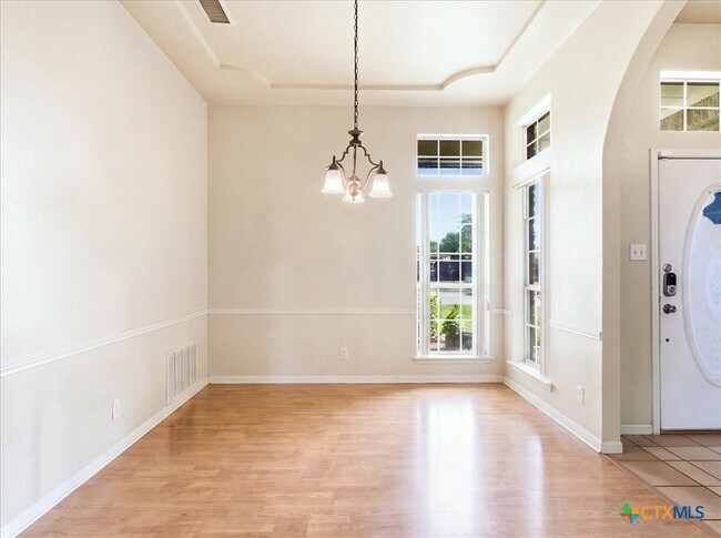 Building Photo - 1200 Lancelot Dr
