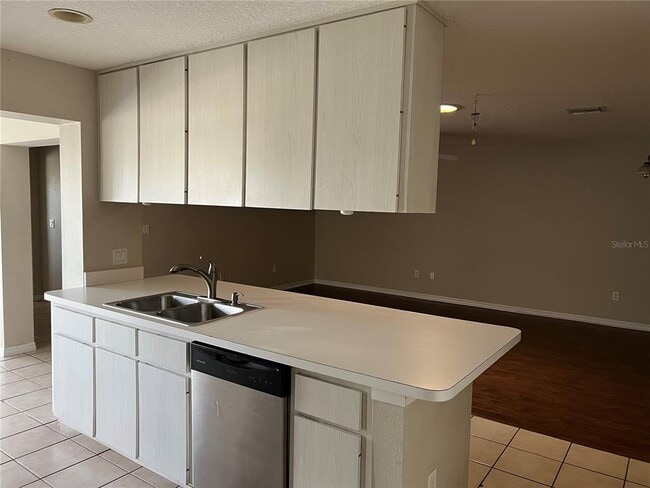 Building Photo - 1033 Willow Dr