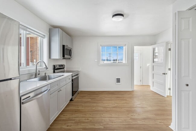 Building Photo - Updated 3bed/1bath Single Family Home