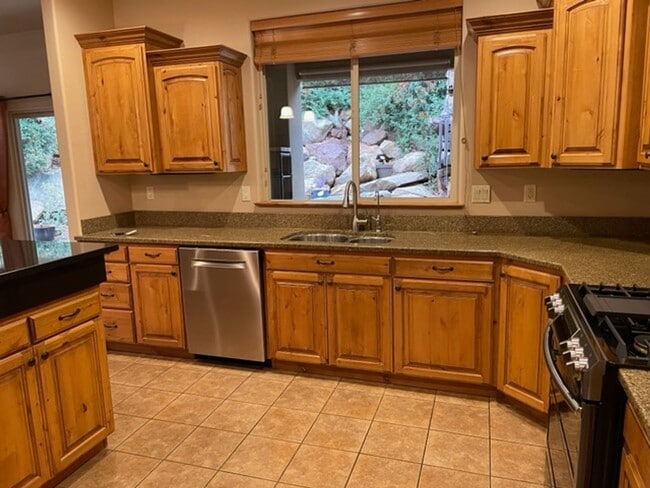 Building Photo - Beautiful Home In A Quiet Gated Community!