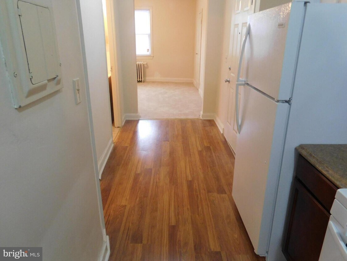 Primary Photo - 1625 Constitution Ave NE