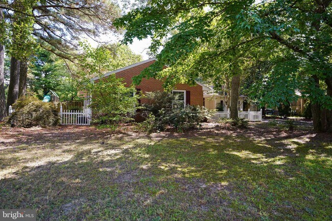Building Photo - 6594 Quercus Dr