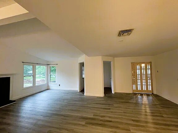 Foto del edificio - 2526 Trossock Ln