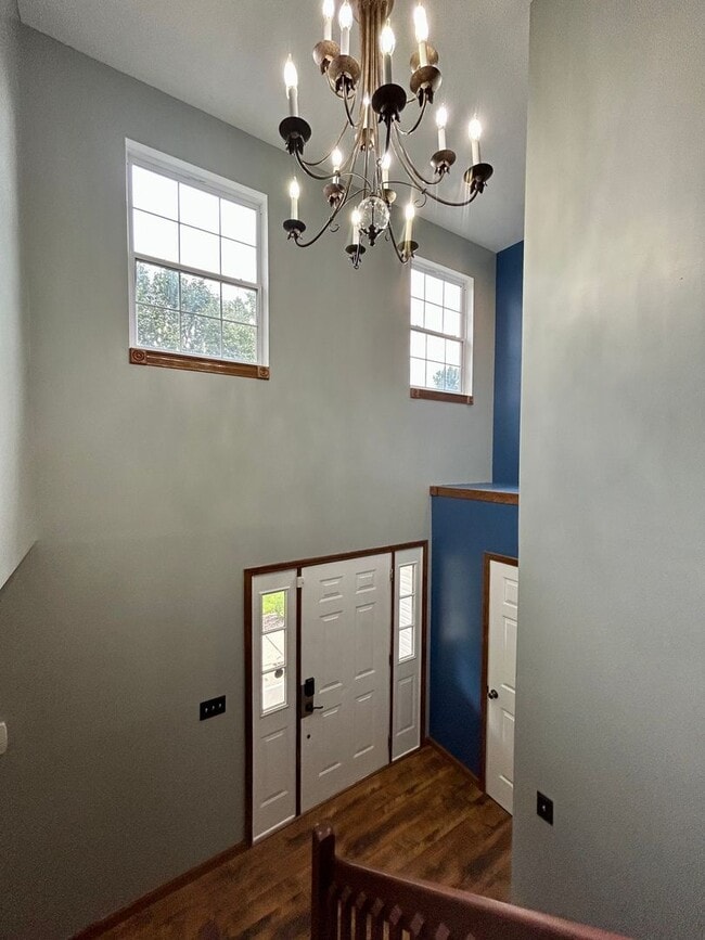 Building Photo - Beautiful 3 level home on a quiet cul-de-sac in Greenbrier Knolls--AVAILABLE NOW!!!!