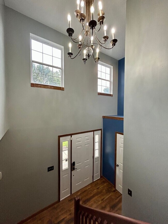 Foto del edificio - Beautiful 3 level home on a quiet cul-de-sac in Greenbrier Knolls--AVAILABLE NOW!!!!