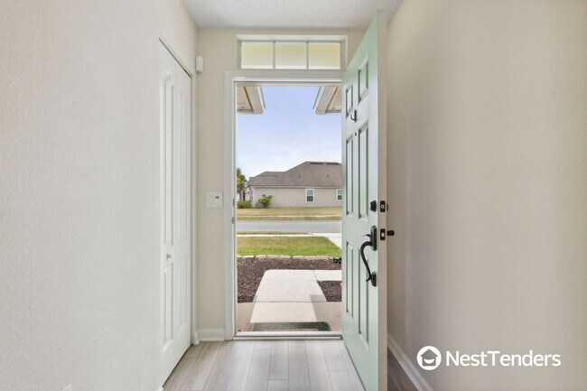Building Photo - Four Bedroom Just Off Amelia Concourse!