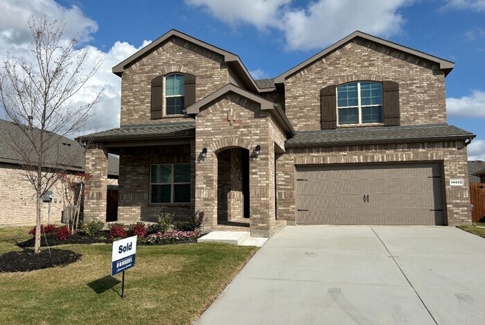 Foto principal - Charming 4 beds 3 baths in Haslet!