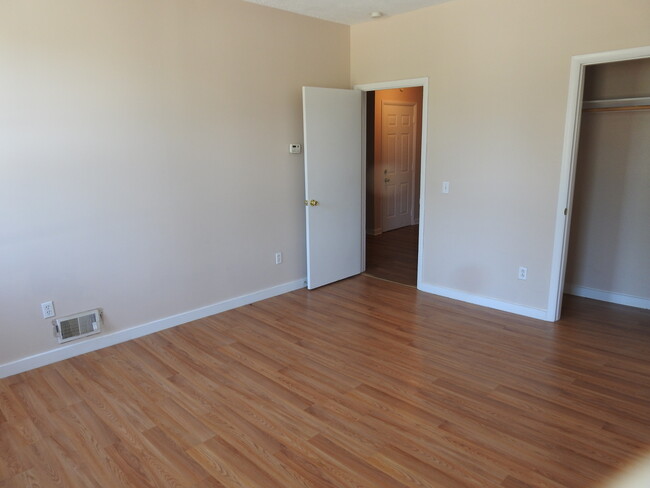 Building Photo - 105 Sherman Pky