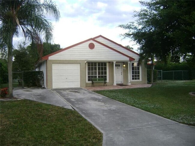 Building Photo - 9024 Carma Dr