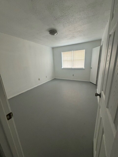 Building Photo - 1511 NW Kingsbury Ave